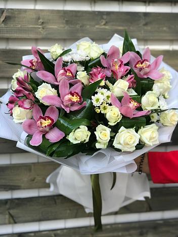 Букет цветов из: Розы и Хризантемы в Краснокамске