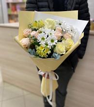 Букет цветов из:  Альстромерии, Розы и Хризантемы в Краснокамске